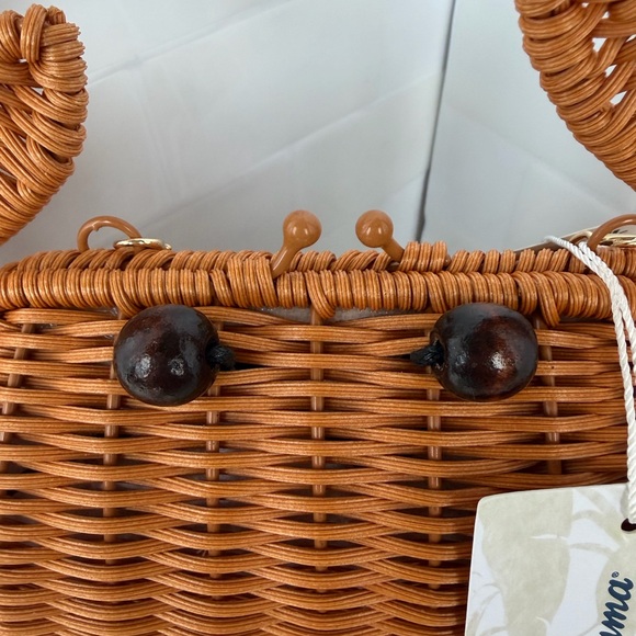 Tommy Bahama Tan Wicker Crab Purse - Picture 4 of 8